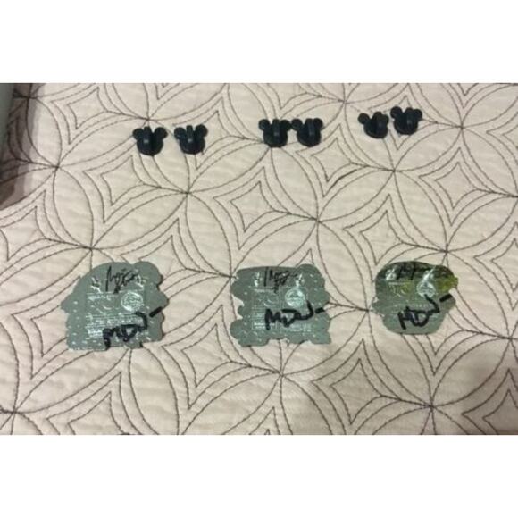 Disney Pins Pixar Party LE Finding Dory Scavenger Hunt Complete Boxed Set Signed - Picture 7 of 8